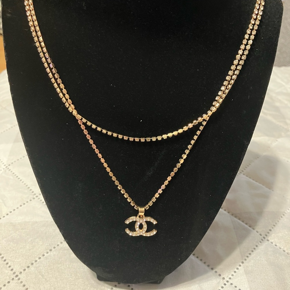 Elegant Gold Necklace with Iconic Pendant